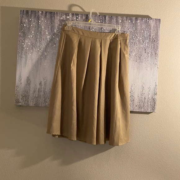 NWT tan Midi Skirt with POCKETS! Size XL - Picture 2 of 7